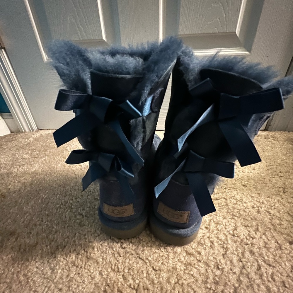 Navy Bailey Bow uggs